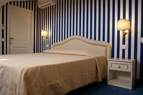 Navy 3* Livorno