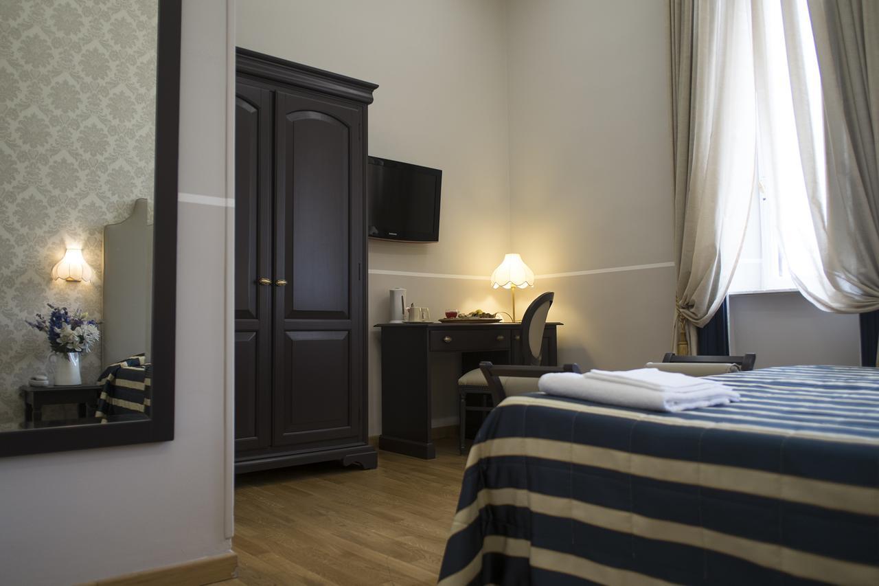 Hotel Navy 3*