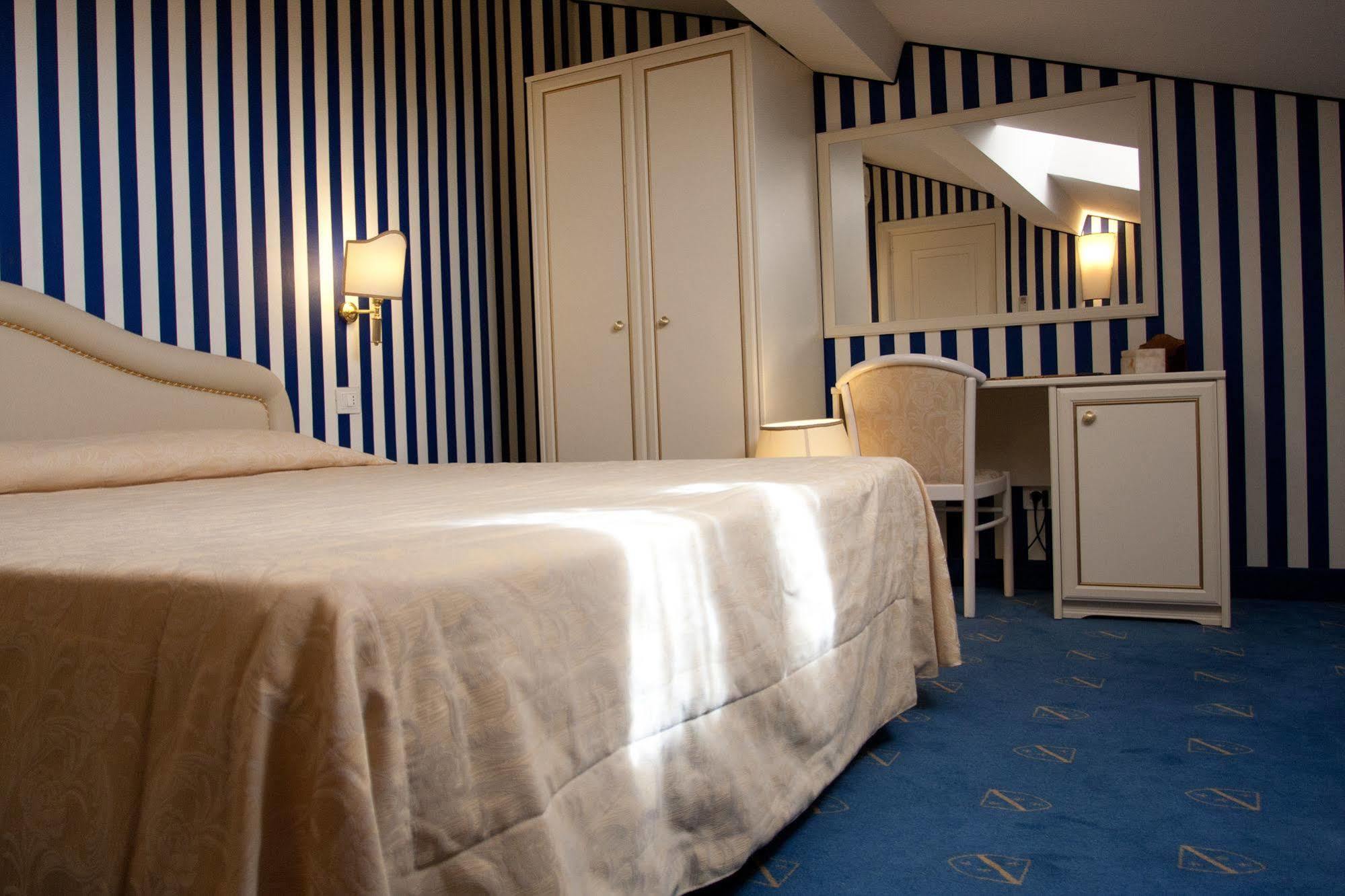 Hotel Navy