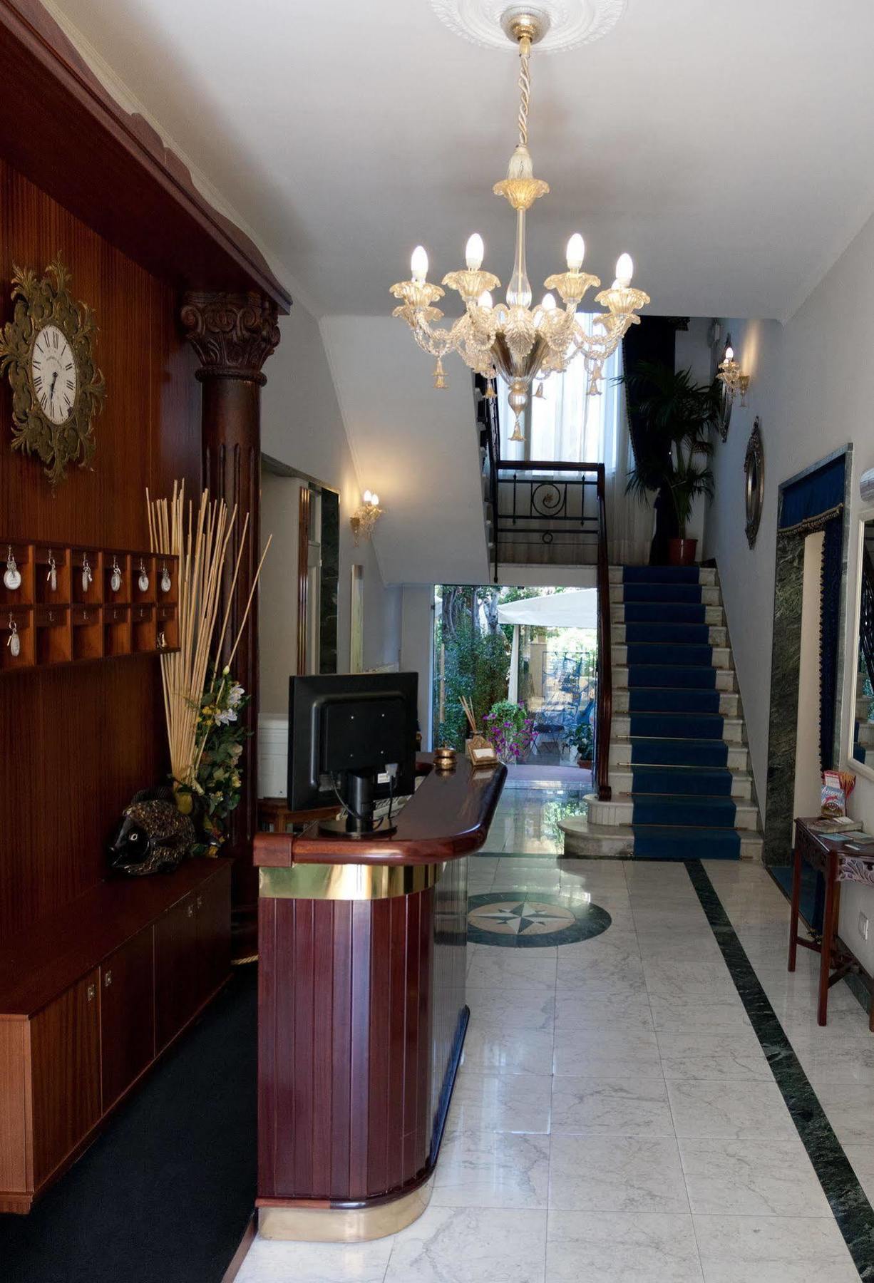 Hotel Navy 3*